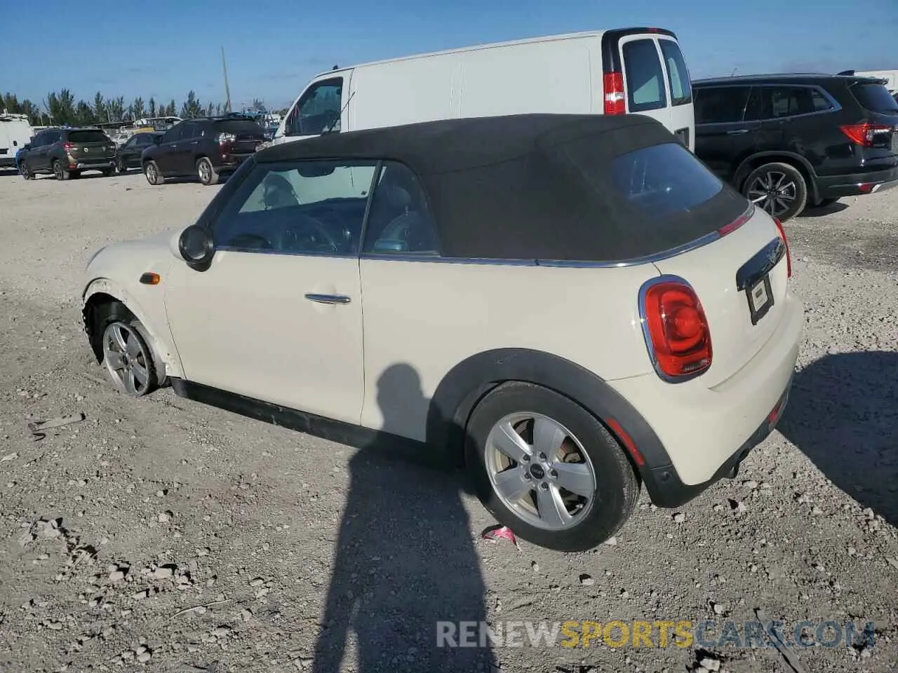 2 Photograph of a damaged car WMWWG5C59K3D01832 MINI COOPER 2019