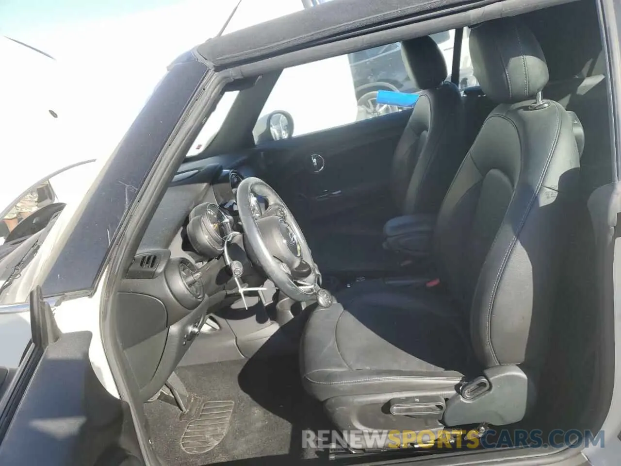 7 Photograph of a damaged car WMWWG5C59K3D01832 MINI COOPER 2019