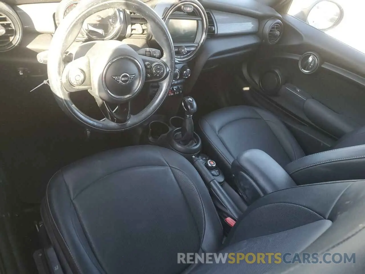 8 Photograph of a damaged car WMWWG5C59K3D01832 MINI COOPER 2019