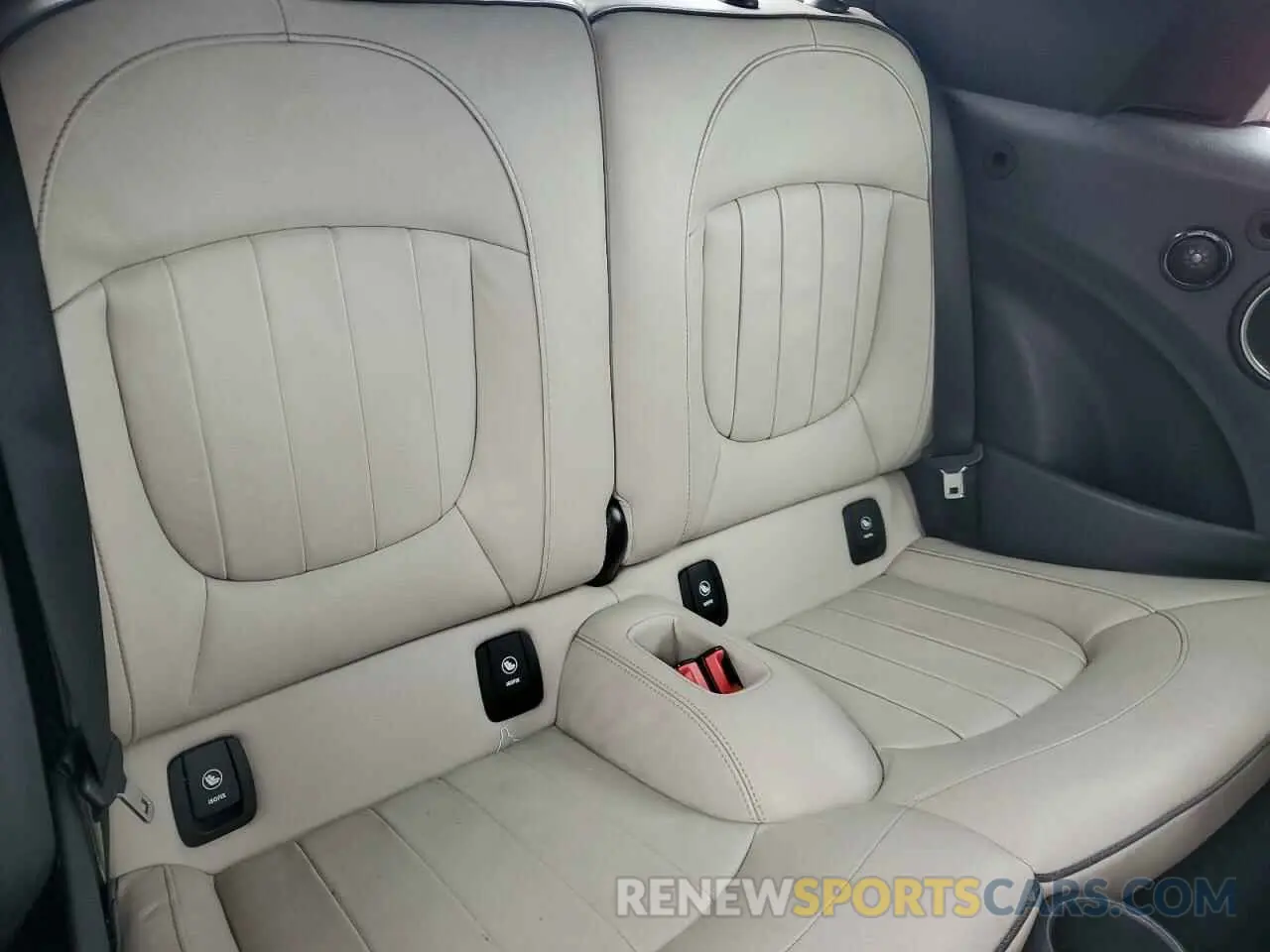 10 Photograph of a damaged car WMWWG9C59K3E40043 MINI COOPER 2019