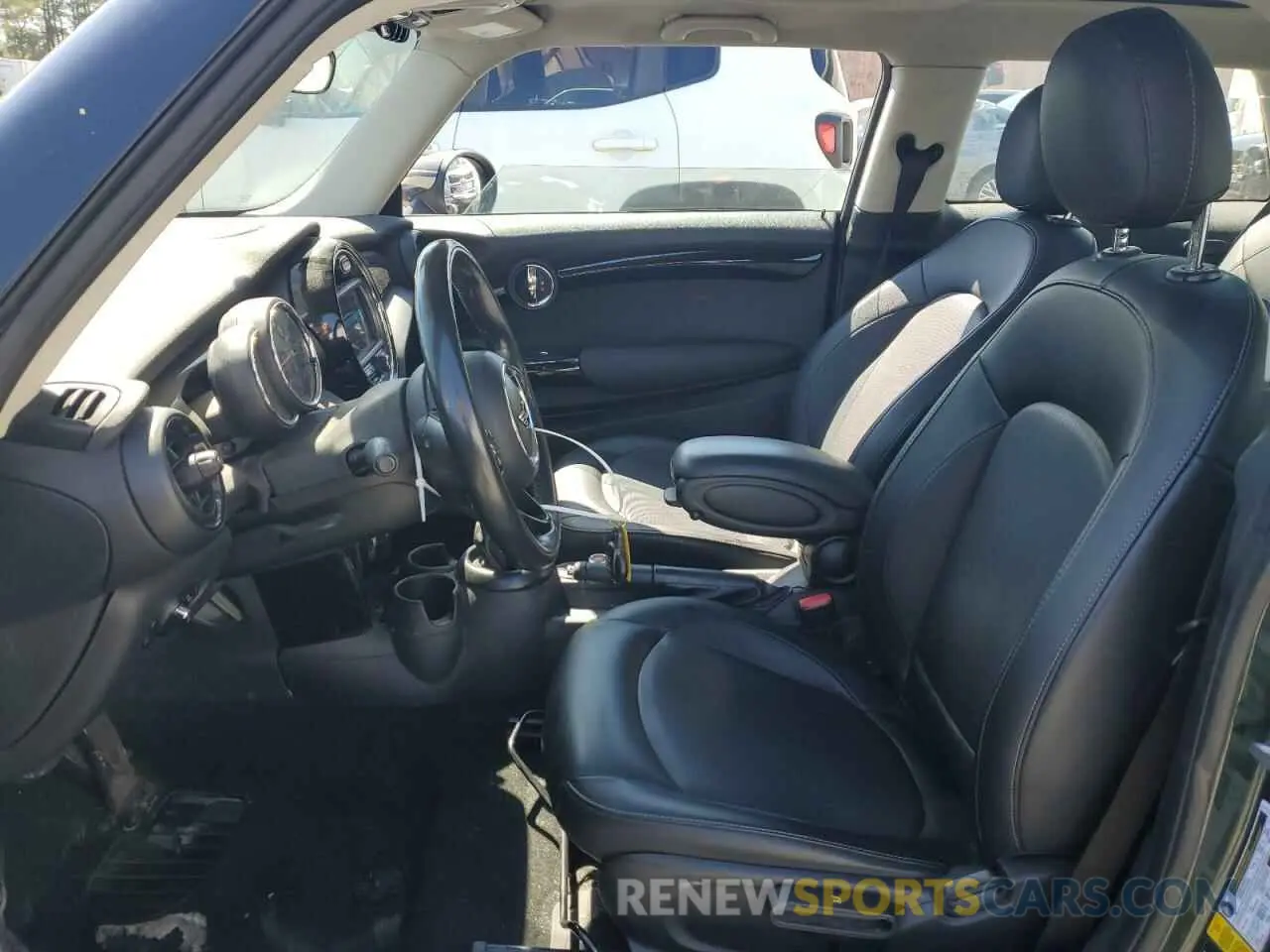 7 Photograph of a damaged car WMWXP5C57K2H31420 MINI COOPER 2019
