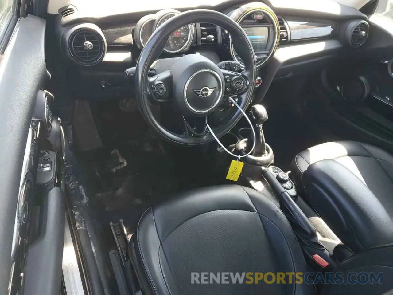 8 Photograph of a damaged car WMWXP5C57K2H31420 MINI COOPER 2019