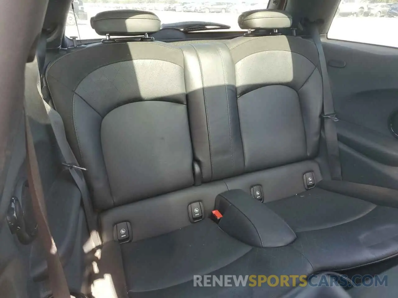 10 Photograph of a damaged car WMWXP7C50K2L00801 MINI COOPER 2019