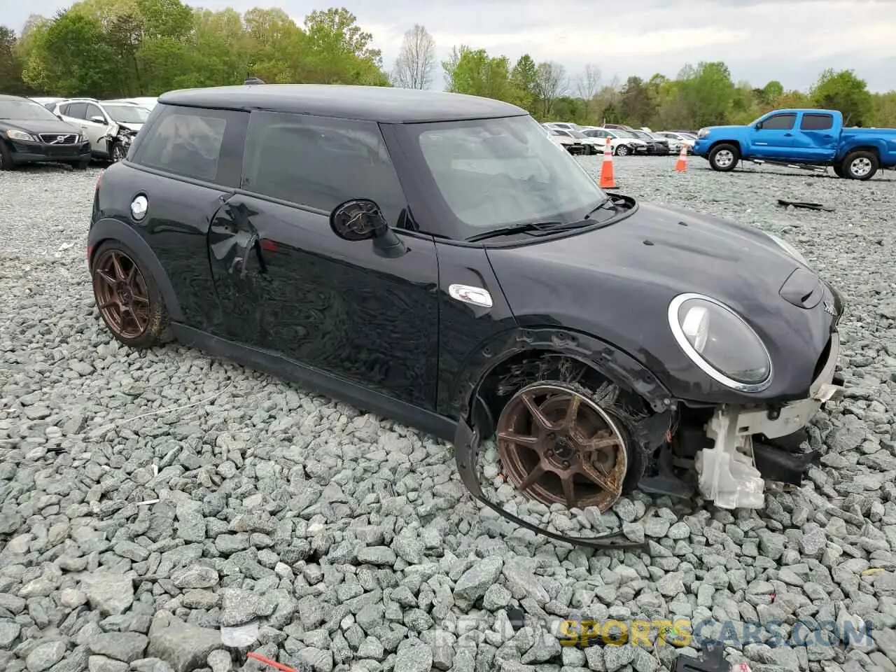 4 Photograph of a damaged car WMWXP7C56K2C62798 MINI COOPER 2019