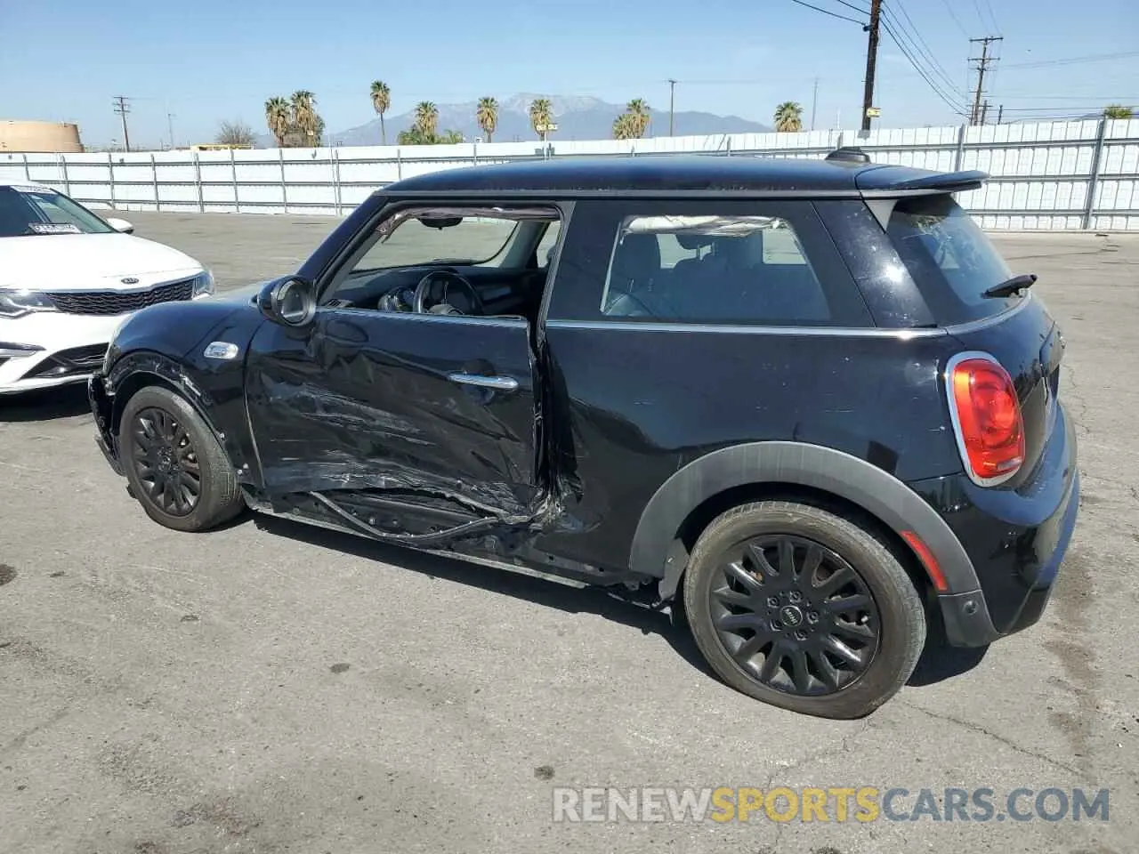2 Фотография поврежденного автомобиля WMWXP7C5XK2A54469 MINI COOPER 2019