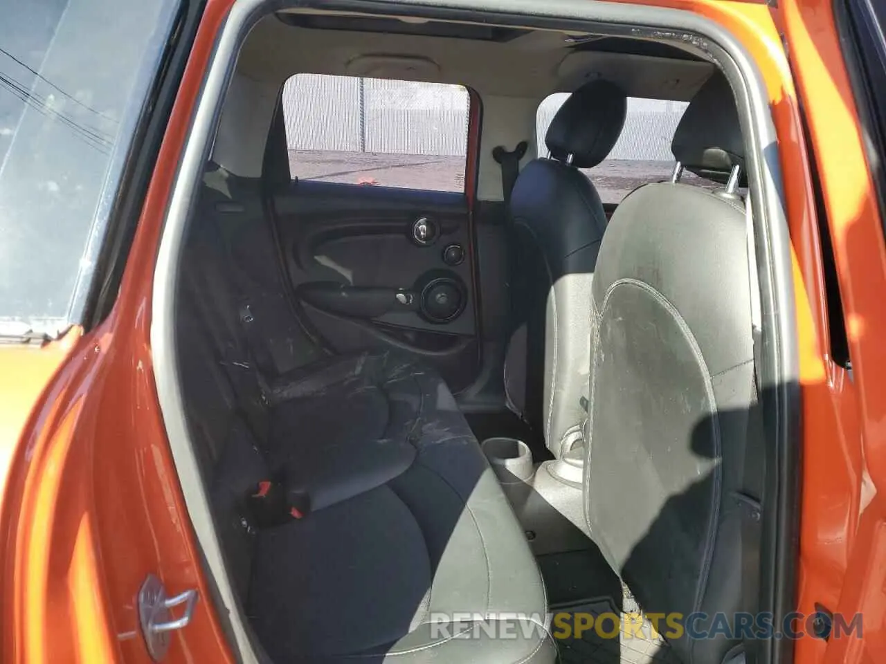 10 Photograph of a damaged car WMWXU1C56K2H74132 MINI COOPER 2019
