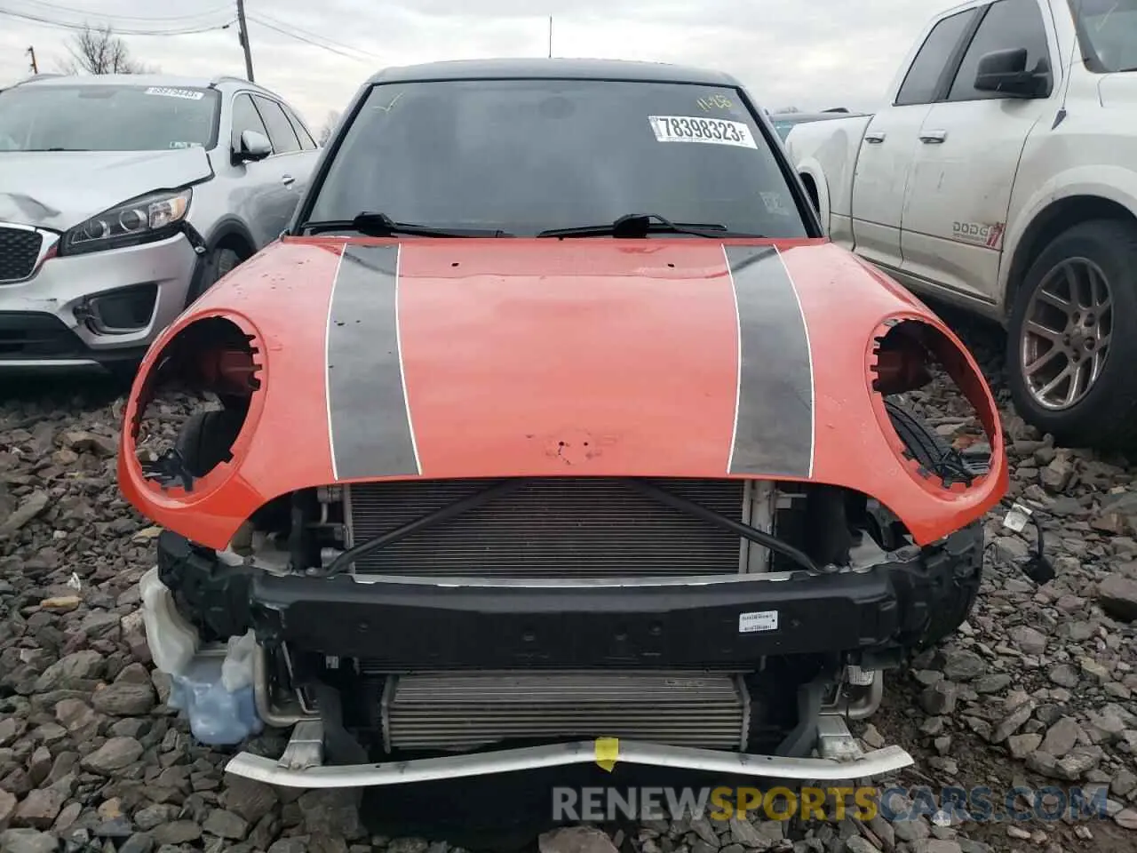 5 Photograph of a damaged car WMWXU1C56K2H74132 MINI COOPER 2019