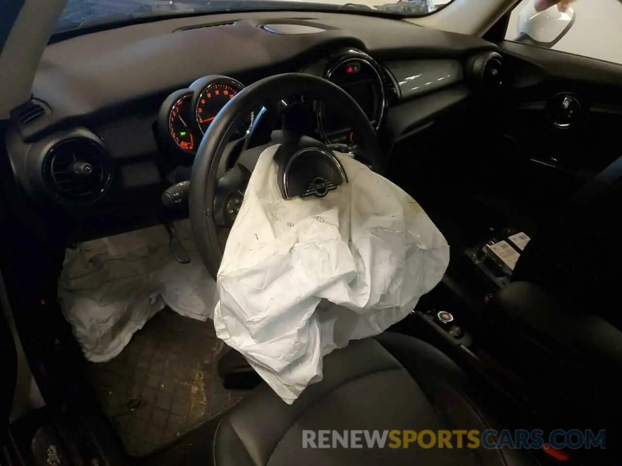 8 Photograph of a damaged car WMWXR3C08L2M15462 MINI COOPER 2020