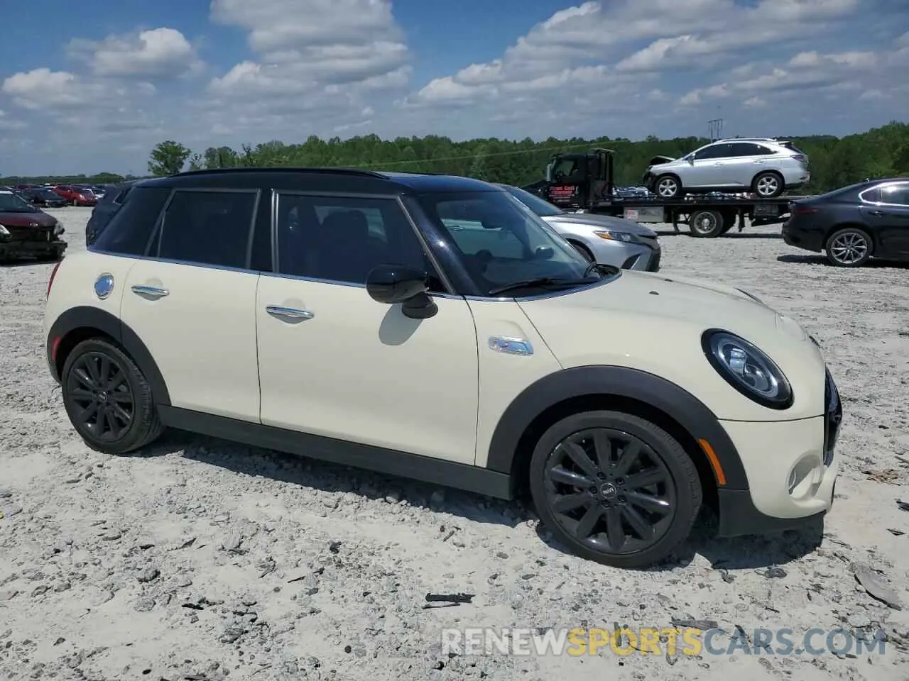 4 Photograph of a damaged car WMWXU9C0XL2L96205 MINI COOPER 2020