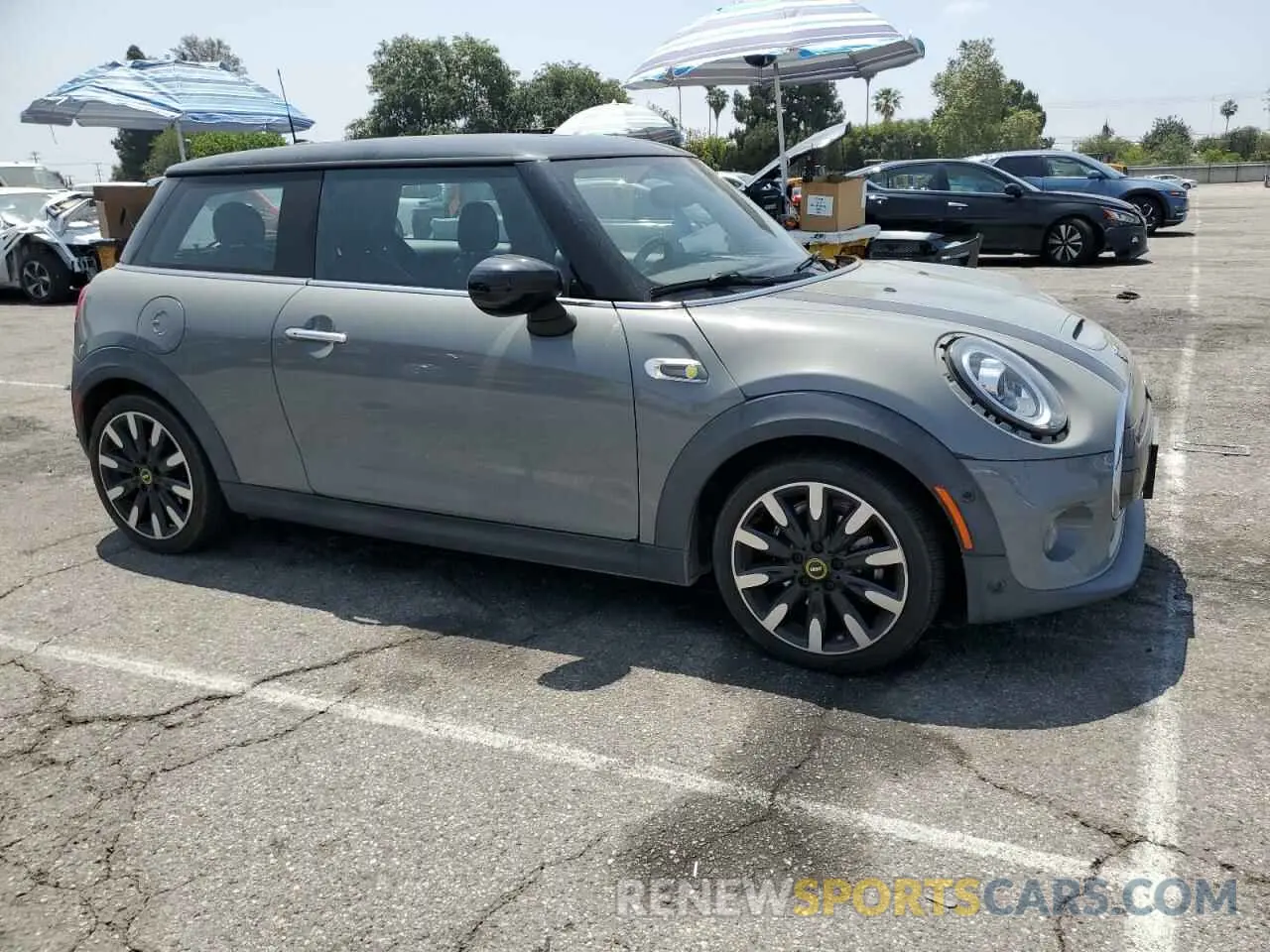 4 Фотография поврежденного автомобиля WMWXP3C0XM2N09933 MINI COOPER 2021