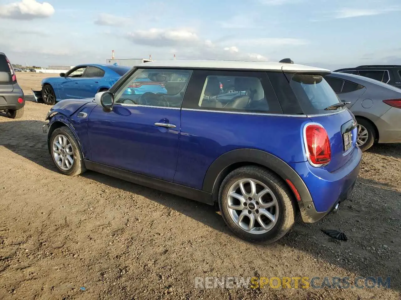 2 Фотография поврежденного автомобиля WMWXR3C03M2N73872 MINI COOPER 2021