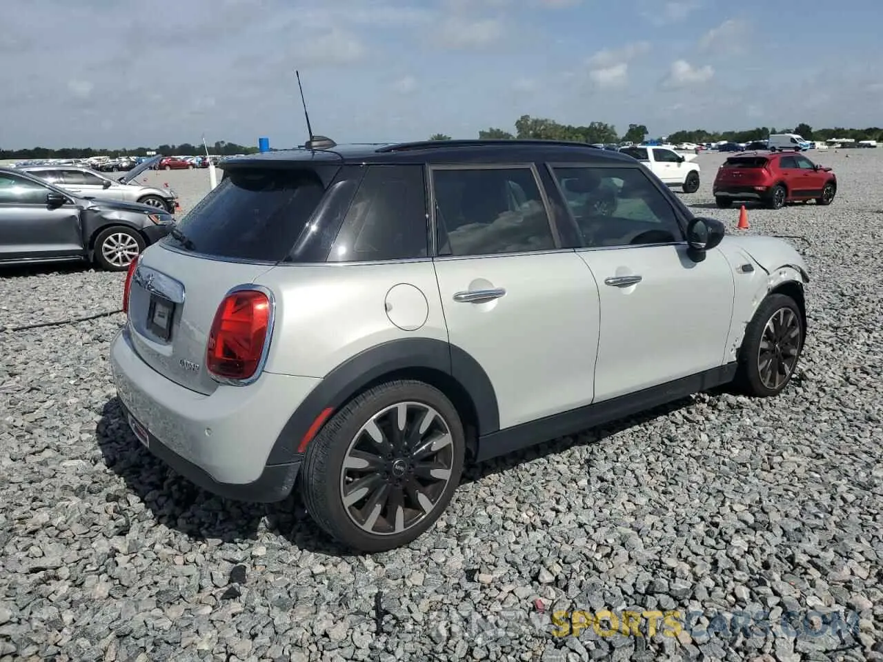 3 Photograph of a damaged car WMWXU7C04M2P09433 MINI COOPER 2021