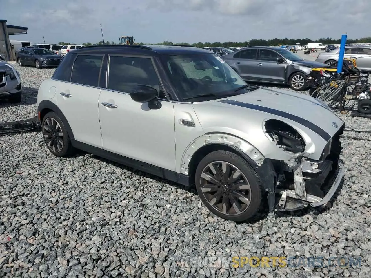 4 Photograph of a damaged car WMWXU7C04M2P09433 MINI COOPER 2021