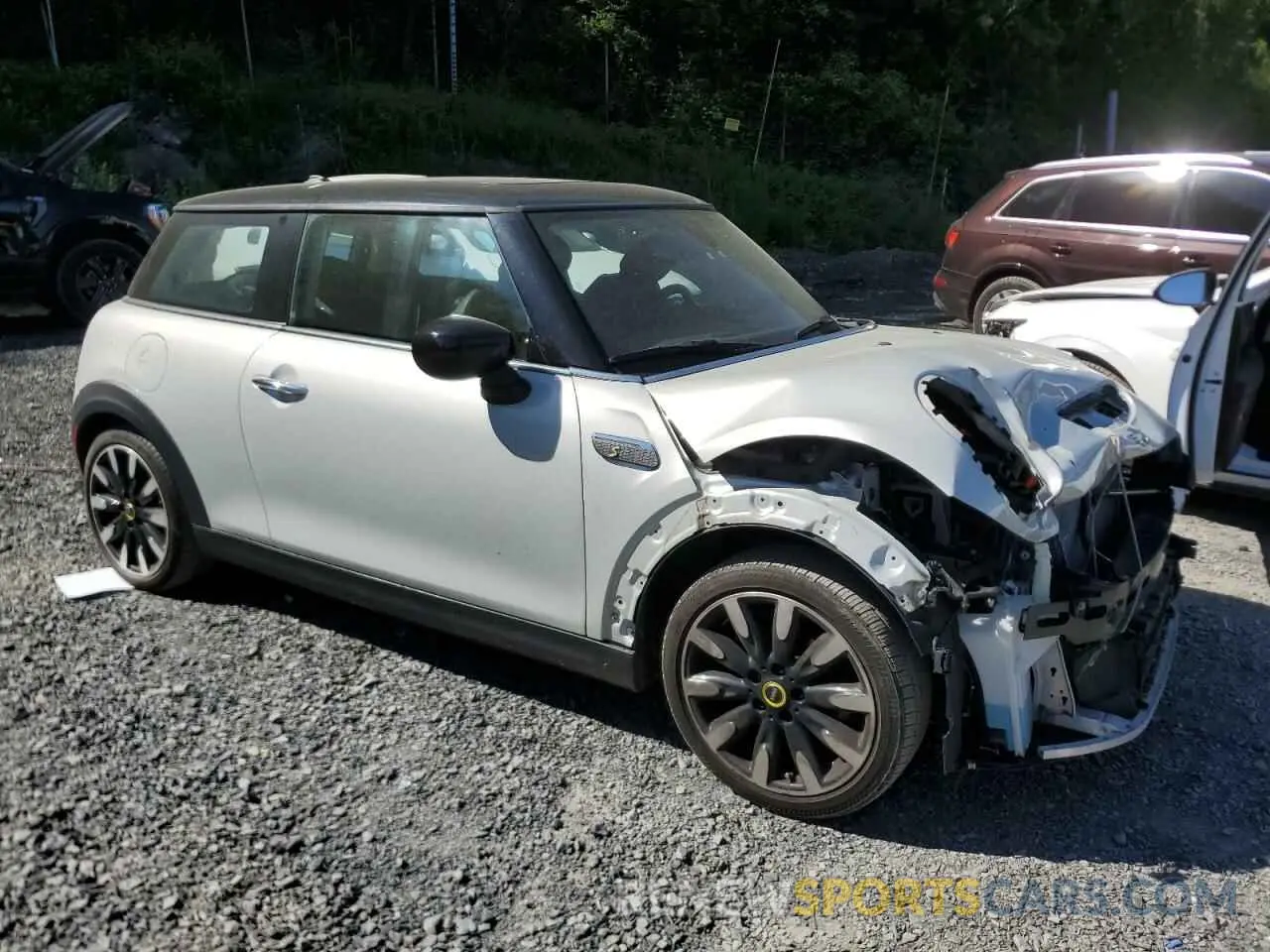 4 Photograph of a damaged car WMW13DJ02N2R93429 MINI COOPER 2022