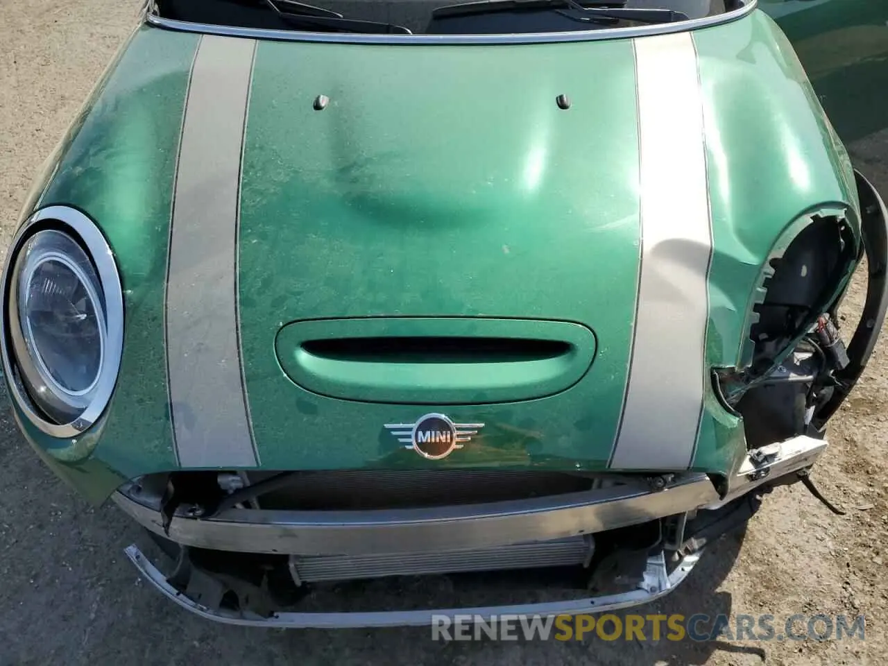 11 Photograph of a damaged car WMW53DK0XN2R31664 MINI COOPER 2022