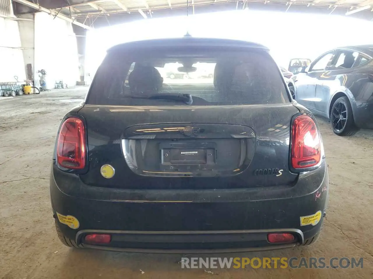 6 Photograph of a damaged car WMW13DJ08P2T52515 MINI COOPER 2023