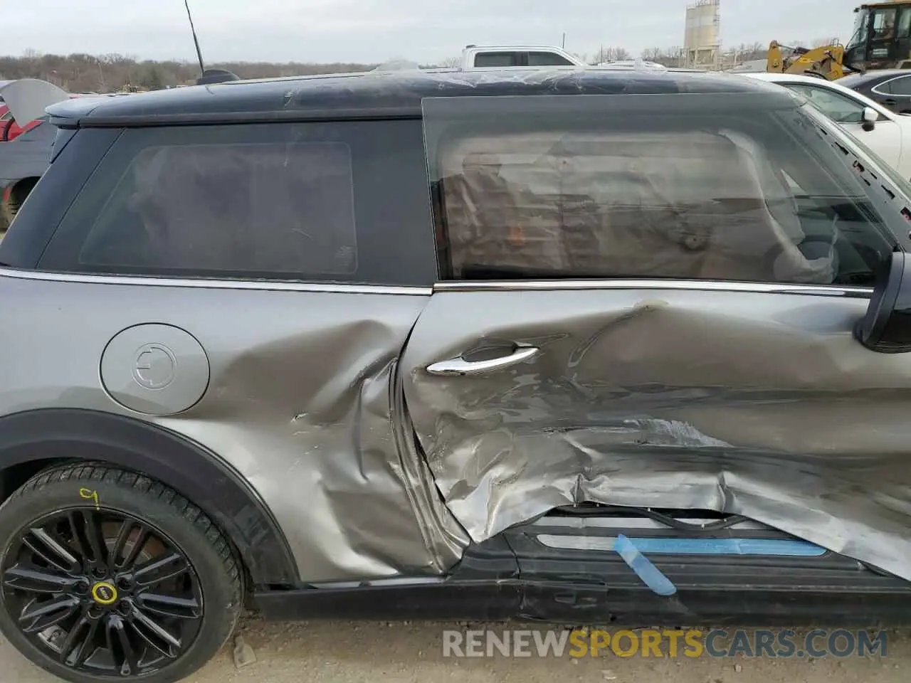 12 Фотография поврежденного автомобиля WMW13DJ09R2V40611 MINI COOPER 2024