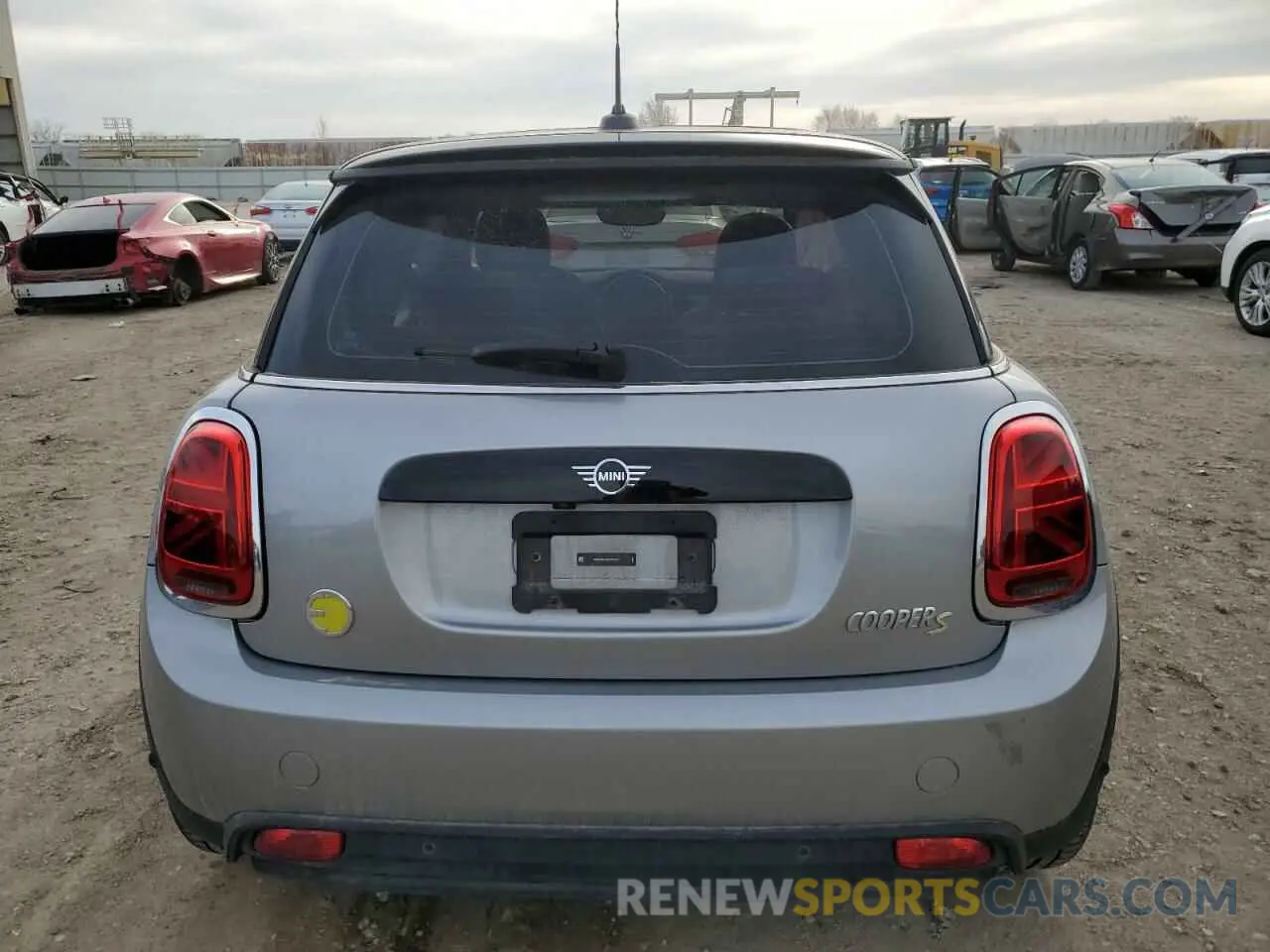 6 Фотография поврежденного автомобиля WMW13DJ09R2V40611 MINI COOPER 2024