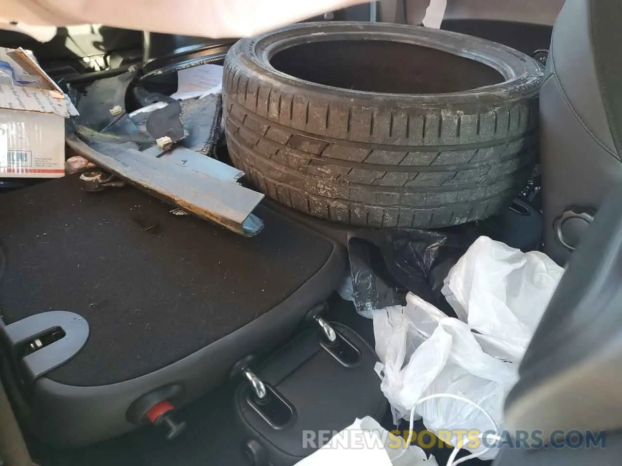 10 Фотография поврежденного автомобиля WMW13DJ09R2V85970 MINI COOPER 2024