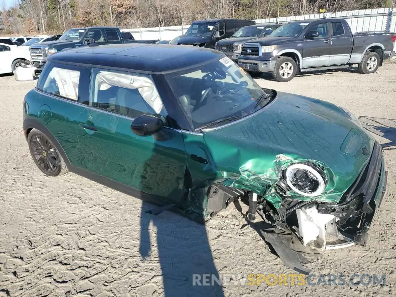 4 Фотография поврежденного автомобиля WMW13DJ09R2V85970 MINI COOPER 2024