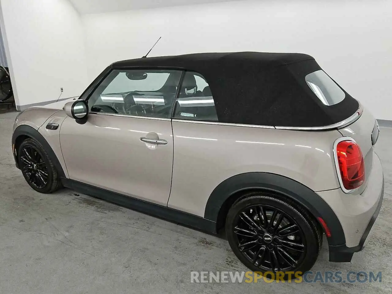 2 Фотография поврежденного автомобиля WMW43DL02R3R79718 MINI COOPER 2024