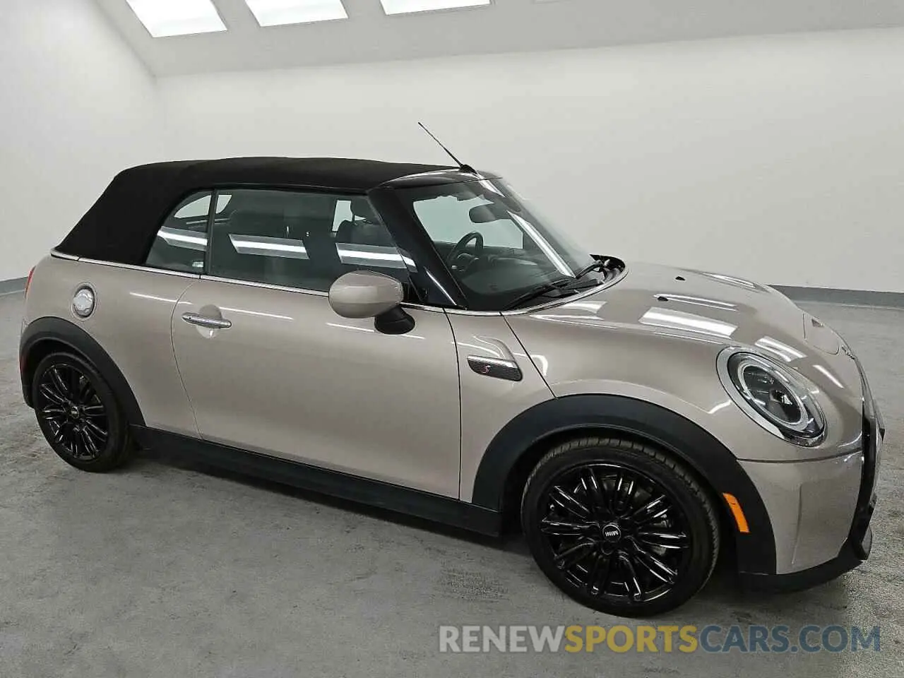 4 Фотография поврежденного автомобиля WMW43DL02R3R79718 MINI COOPER 2024
