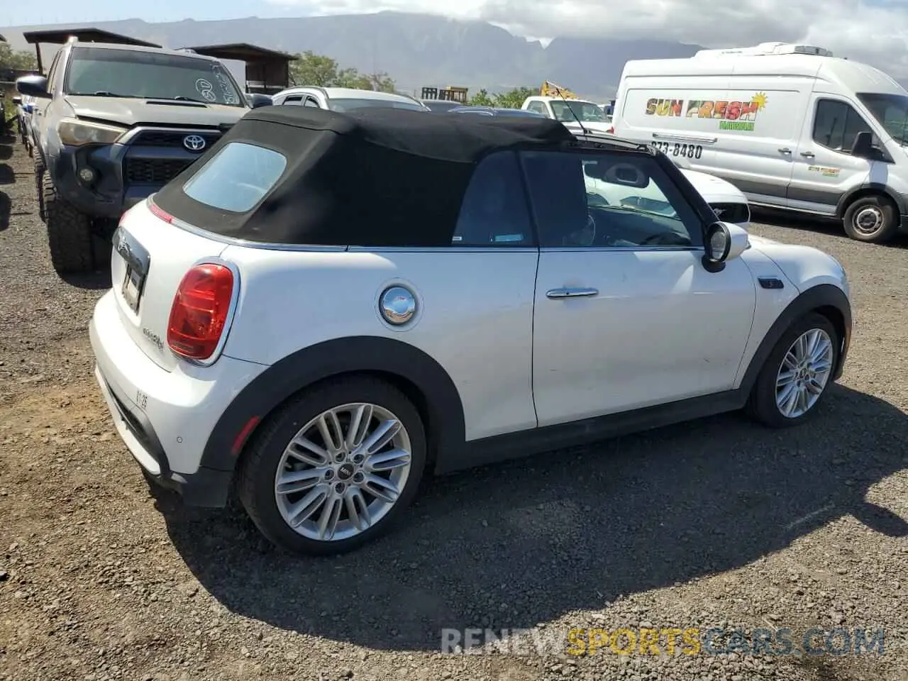 3 Фотография поврежденного автомобиля WMW43DL08R3S00631 MINI COOPER 2024