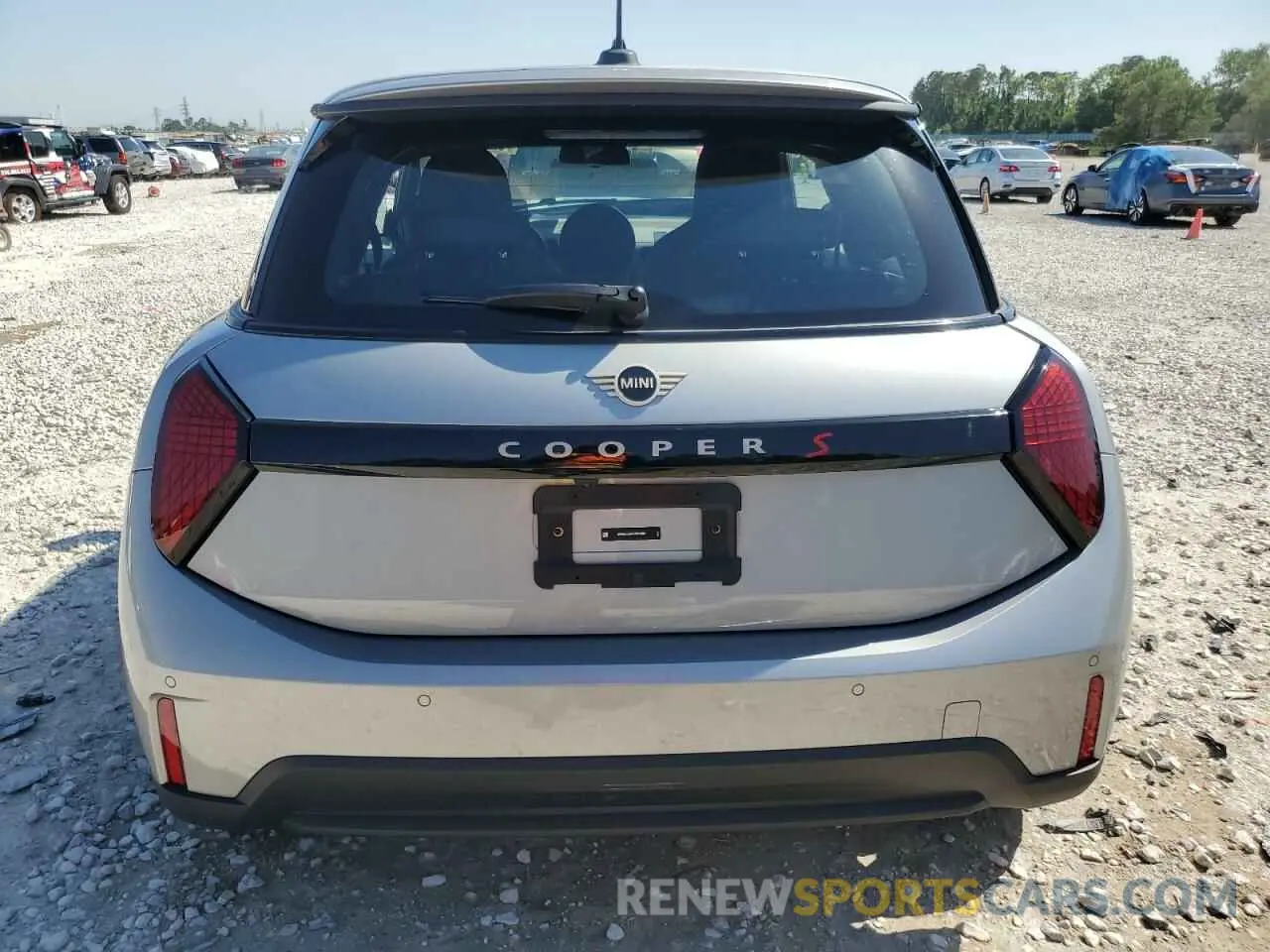 6 Фотография поврежденного автомобиля WMW23GD00S2W74060 MINI COOPER 2025