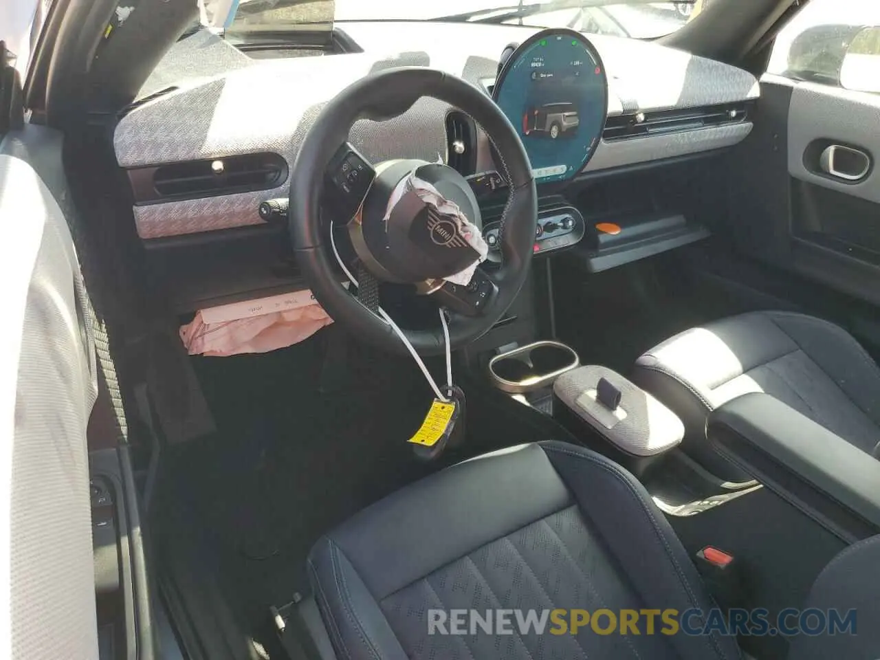 8 Фотография поврежденного автомобиля WMW23GD00S2W74060 MINI COOPER 2025