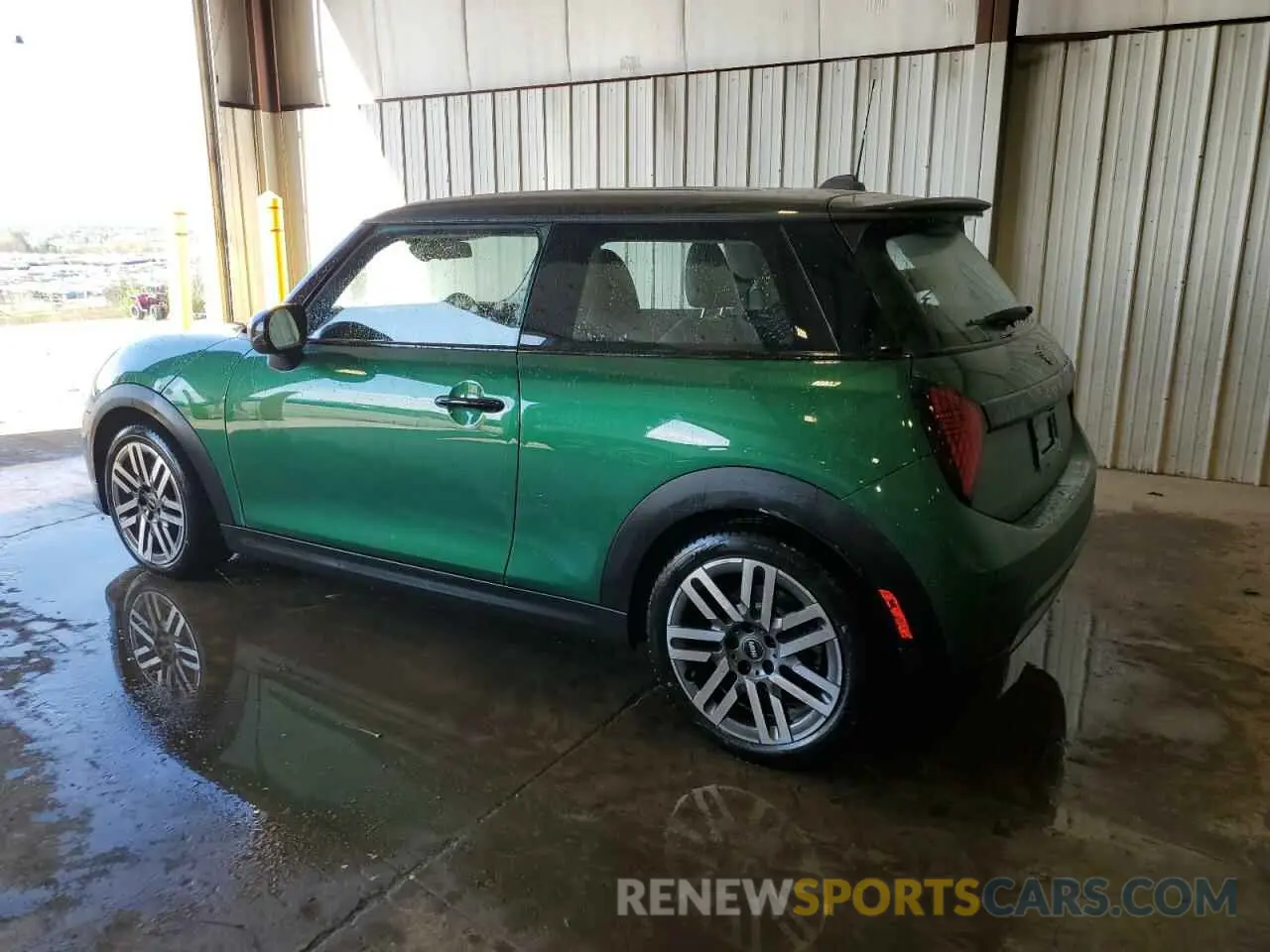 2 Фотография поврежденного автомобиля WMW23GD08S2W23289 MINI COOPER 2025
