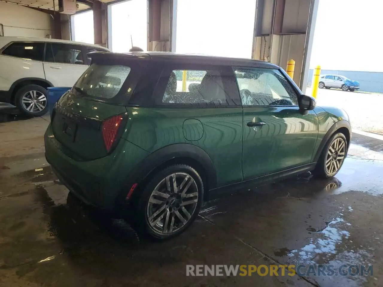 3 Фотография поврежденного автомобиля WMW23GD08S2W23289 MINI COOPER 2025