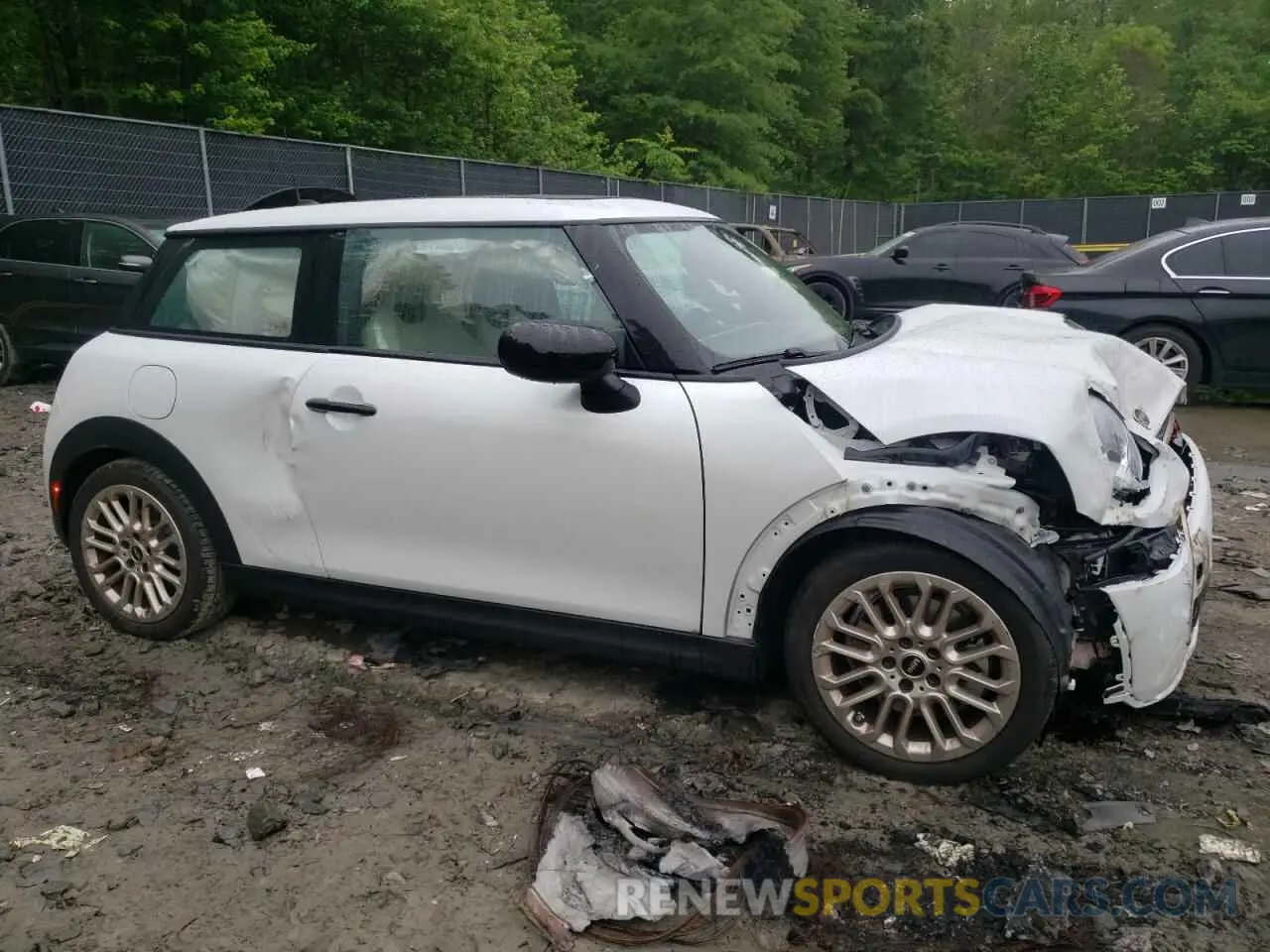 4 Фотография поврежденного автомобиля WMW23GD09S2W14438 MINI COOPER 2025