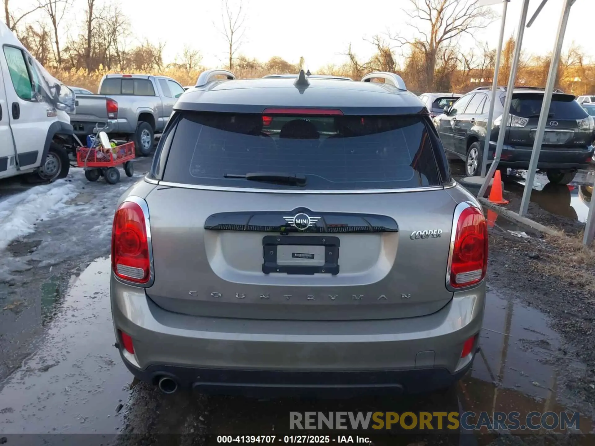 16 Photograph of a damaged car WMZYS7C58K3F47079 MINI COUNTRYMAN 2019
