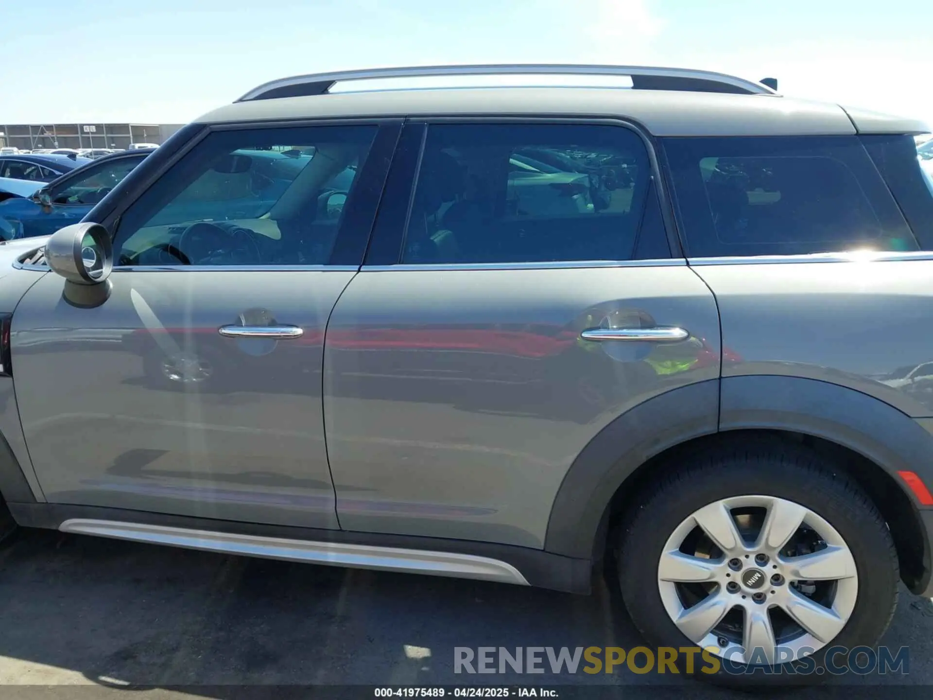 14 Photograph of a damaged car WMZYS7C59K3F45342 MINI COUNTRYMAN 2019