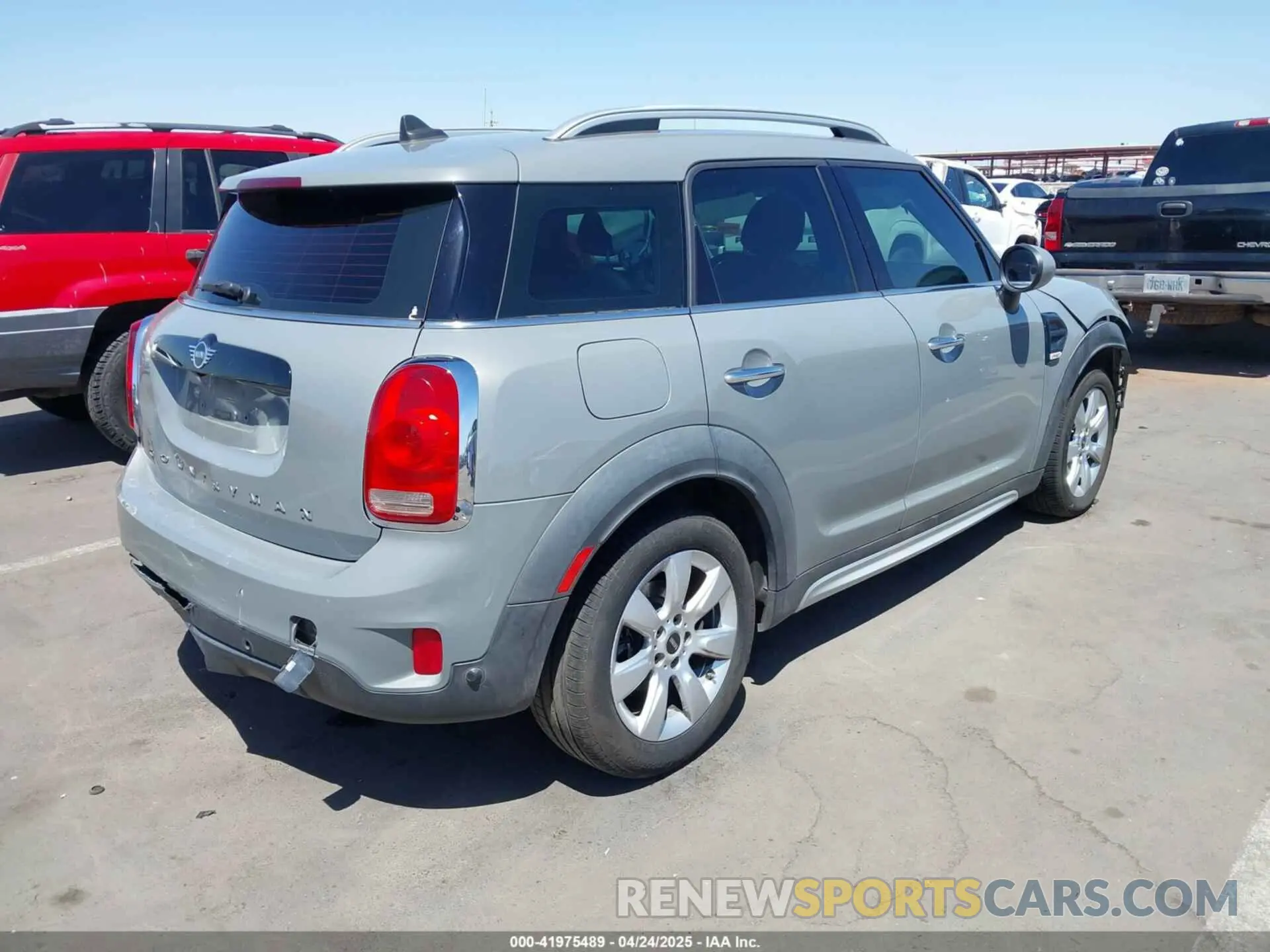 4 Photograph of a damaged car WMZYS7C59K3F45342 MINI COUNTRYMAN 2019