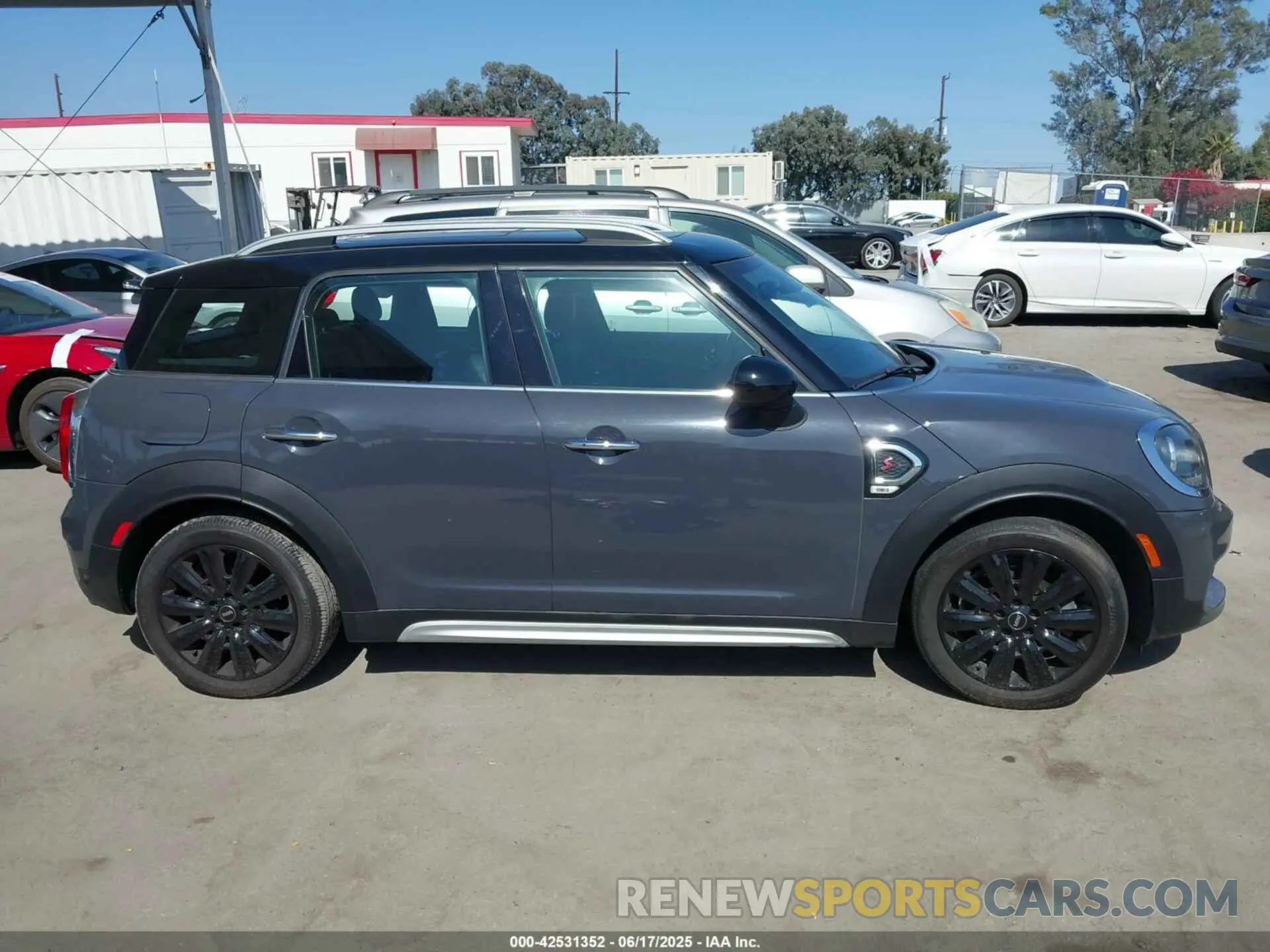 12 Photograph of a damaged car WMZYT3C51K3E95266 MINI COUNTRYMAN 2019