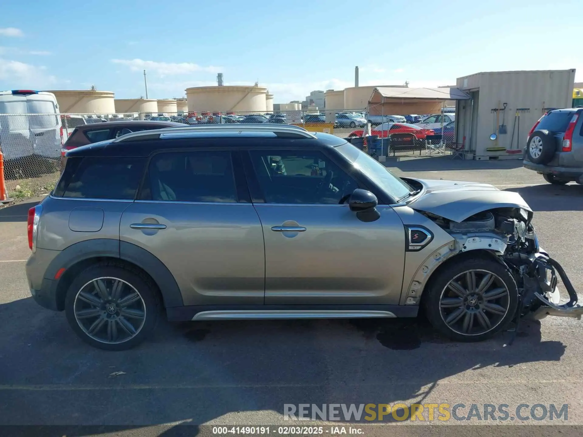 14 Photograph of a damaged car WMZYT3C58K3E97323 MINI COUNTRYMAN 2019