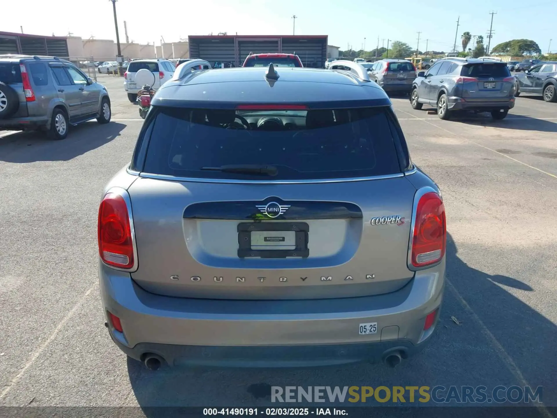 17 Photograph of a damaged car WMZYT3C58K3E97323 MINI COUNTRYMAN 2019