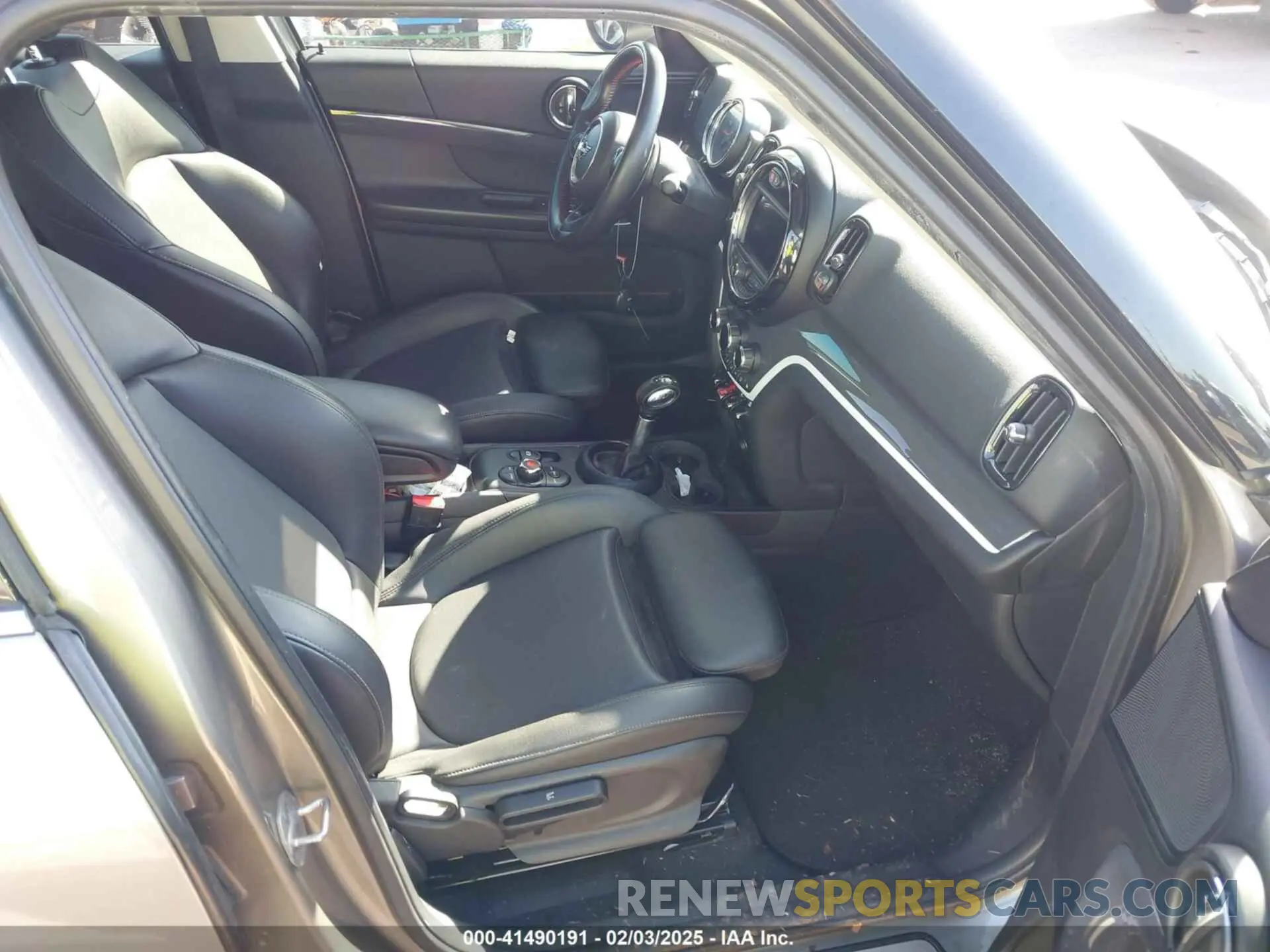 5 Photograph of a damaged car WMZYT3C58K3E97323 MINI COUNTRYMAN 2019