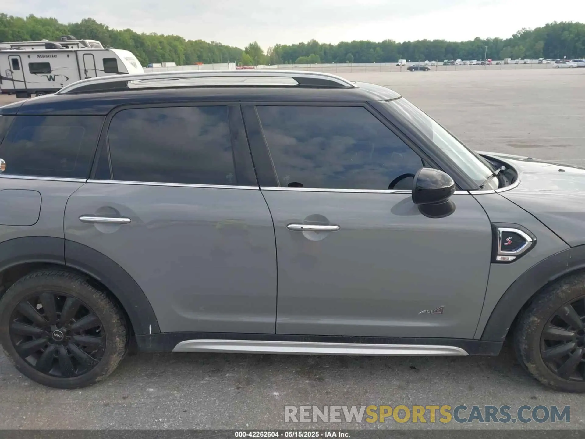 13 Photograph of a damaged car WMZYT5C51K3G94233 MINI COUNTRYMAN 2019
