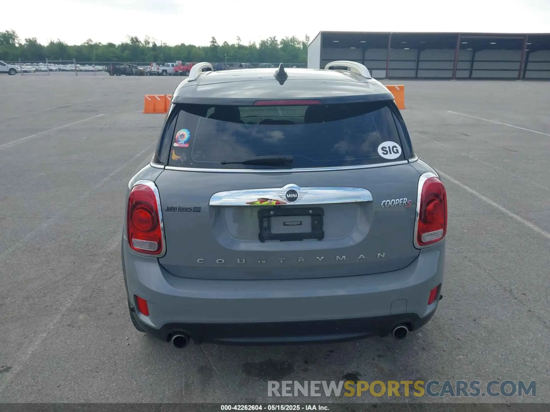 16 Photograph of a damaged car WMZYT5C51K3G94233 MINI COUNTRYMAN 2019