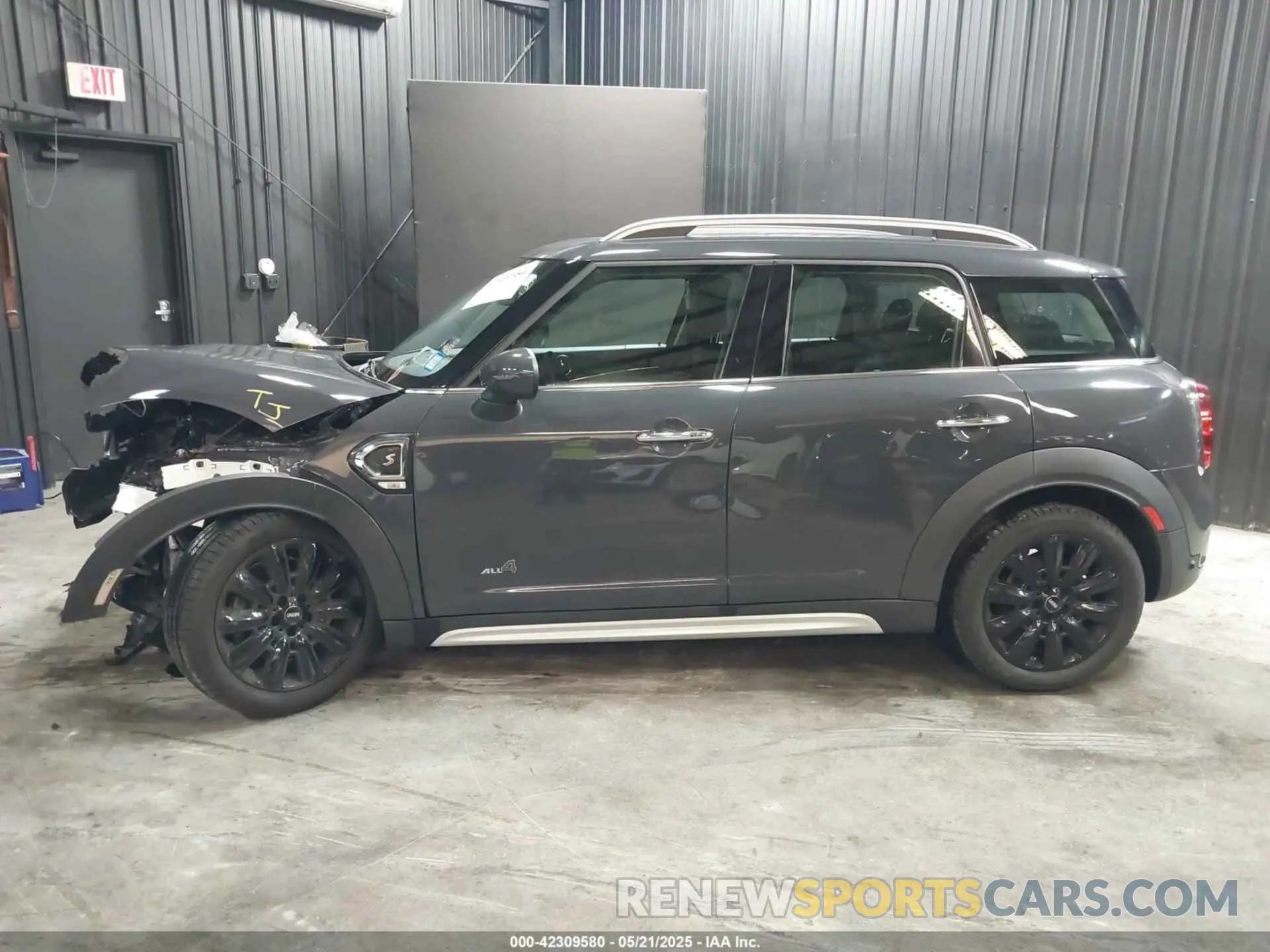 14 Photograph of a damaged car WMZYT5C57K3E64051 MINI COUNTRYMAN 2019