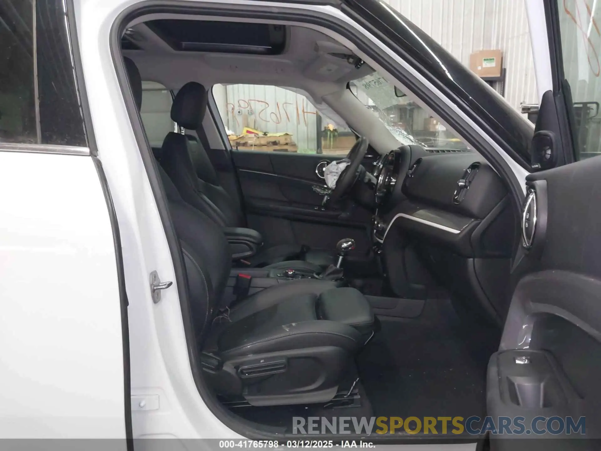 5 Photograph of a damaged car WMZYT5C57K3G92681 MINI COUNTRYMAN 2019