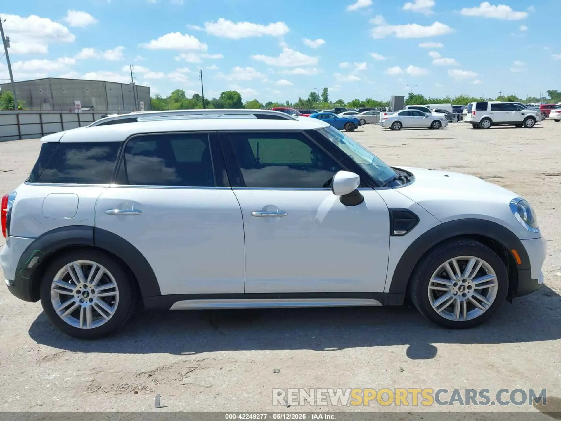 13 Фотография поврежденного автомобиля WMZYW3C00L3L02096 MINI COUNTRYMAN 2020