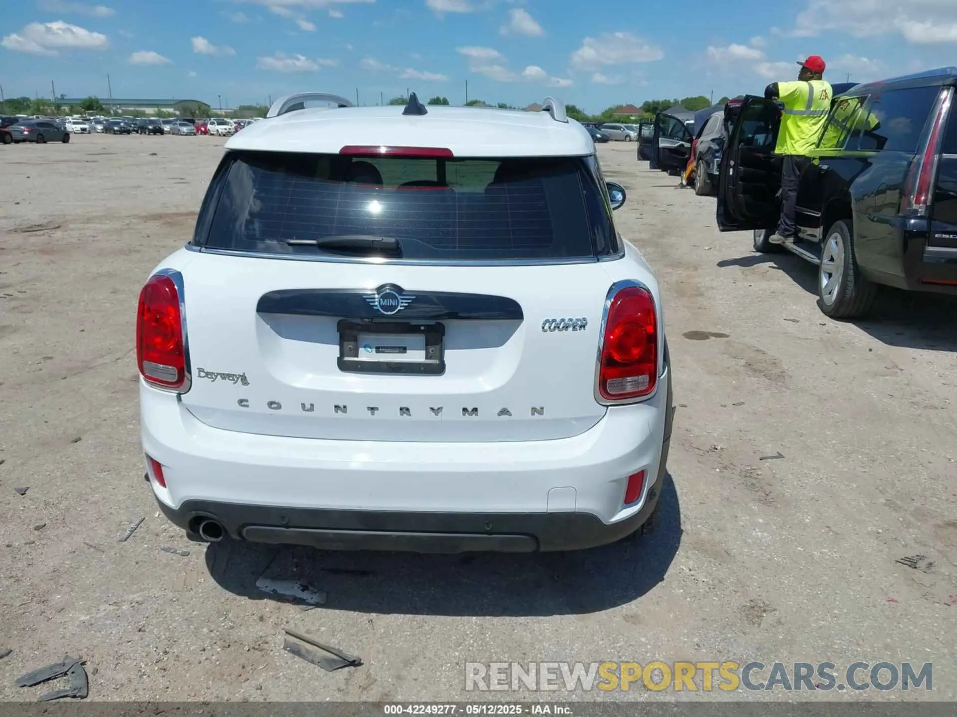 16 Фотография поврежденного автомобиля WMZYW3C00L3L02096 MINI COUNTRYMAN 2020