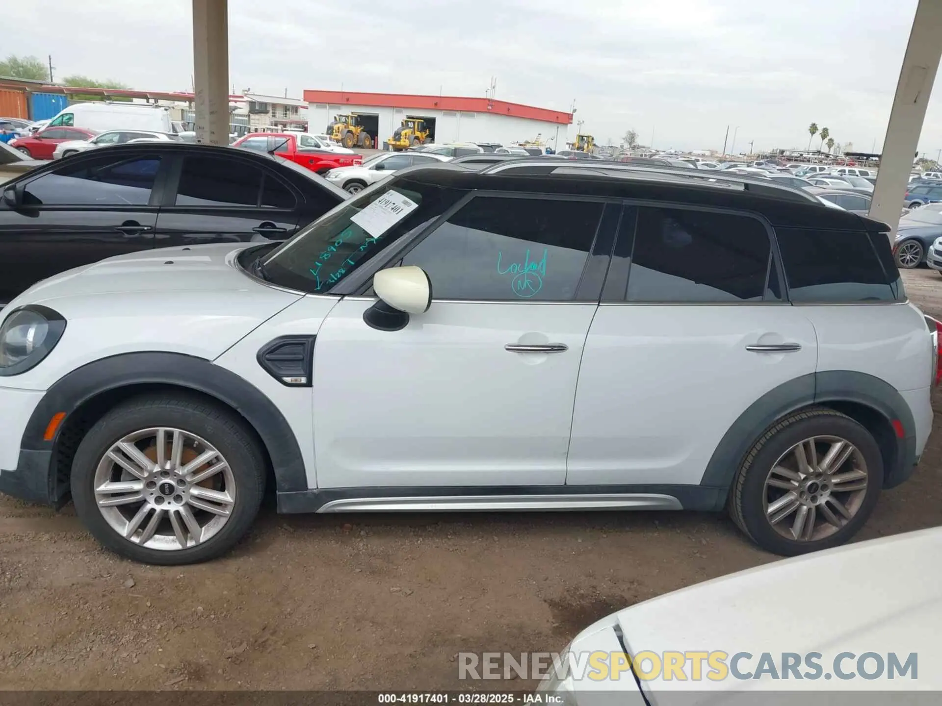 13 Фотография поврежденного автомобиля WMZYW3C0XL3L18905 MINI COUNTRYMAN 2020