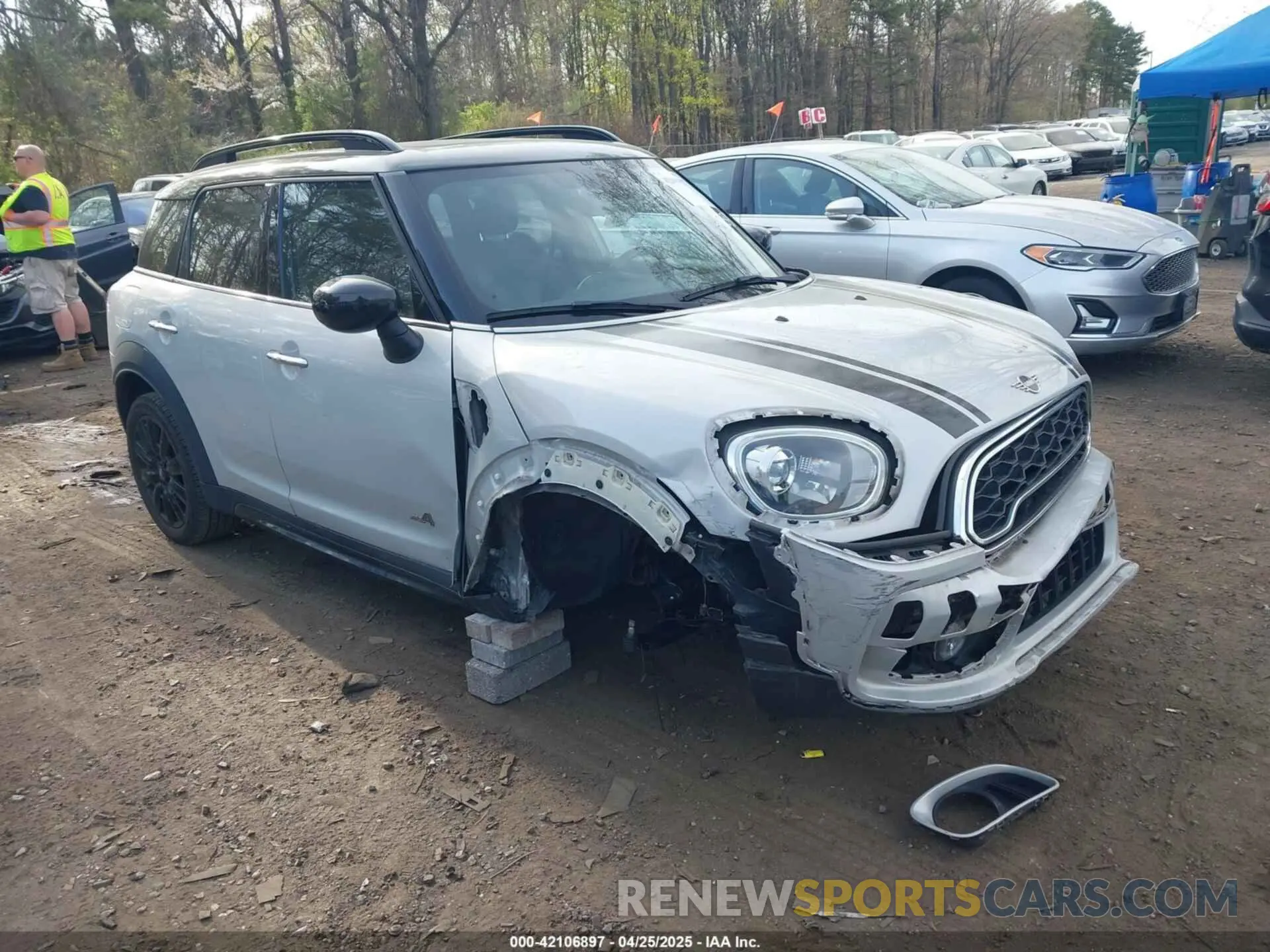 1 Фотография поврежденного автомобиля WMZYX1C00L3L55740 MINI COUNTRYMAN 2020
