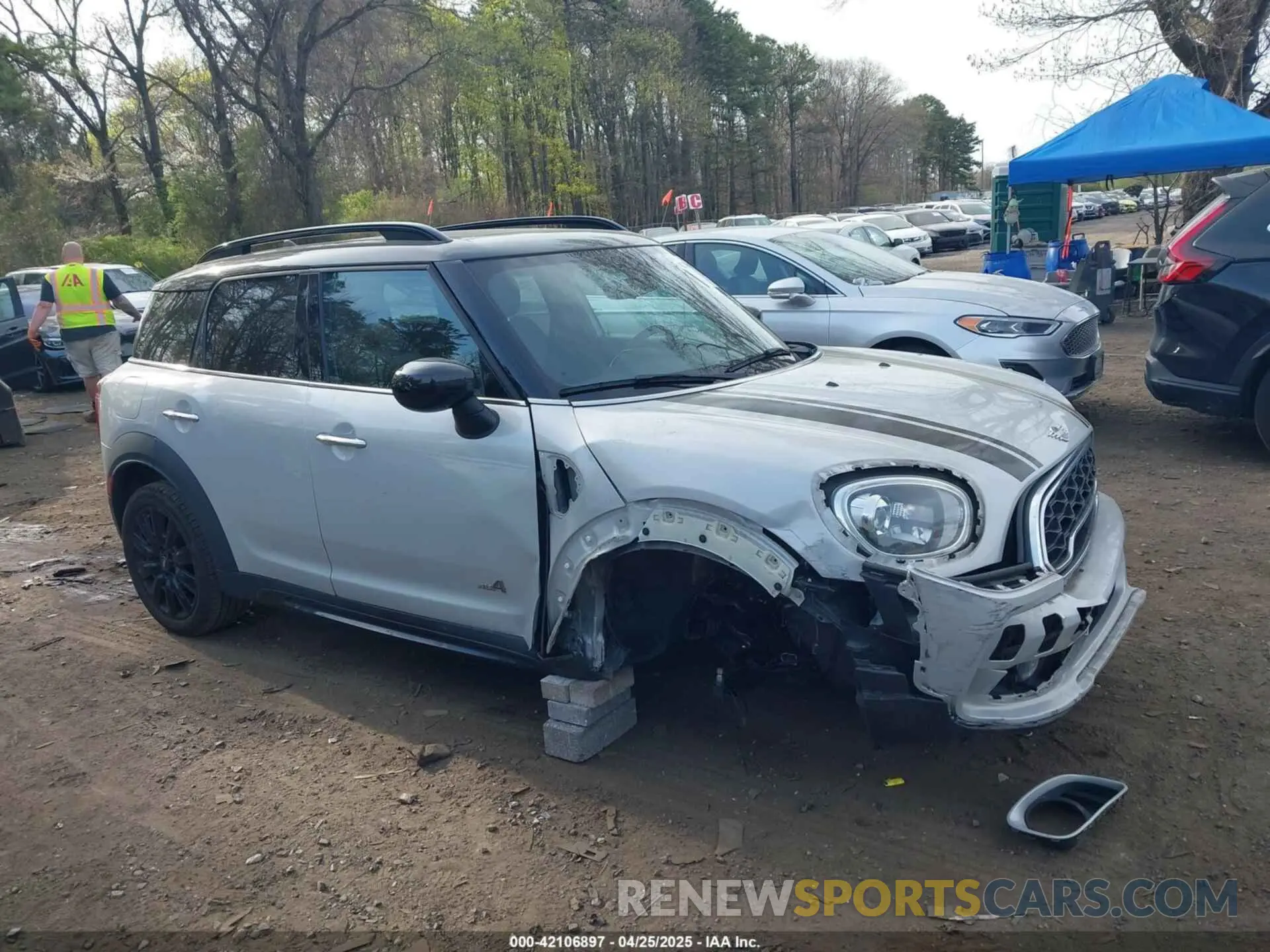 13 Фотография поврежденного автомобиля WMZYX1C00L3L55740 MINI COUNTRYMAN 2020