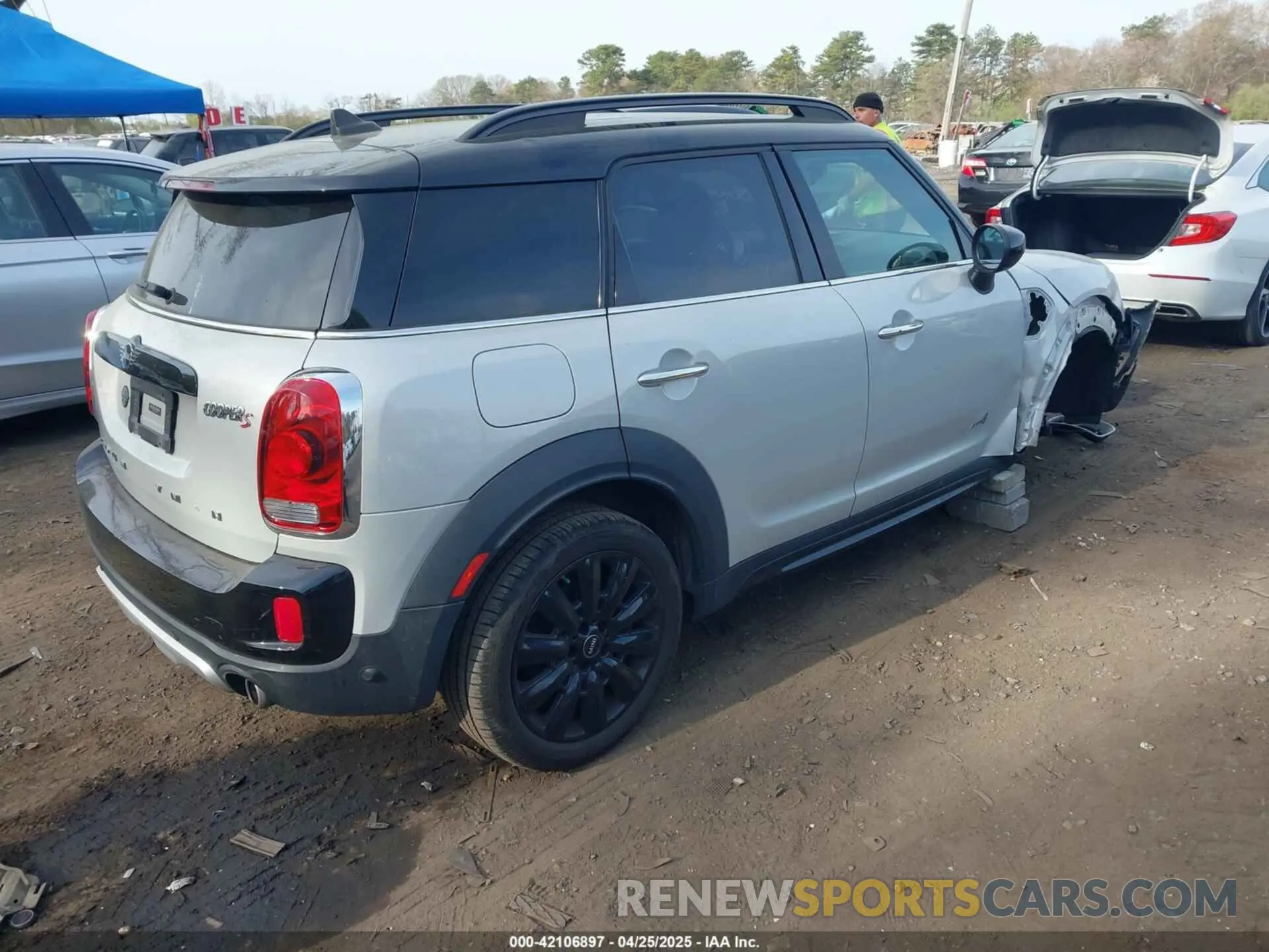 4 Фотография поврежденного автомобиля WMZYX1C00L3L55740 MINI COUNTRYMAN 2020