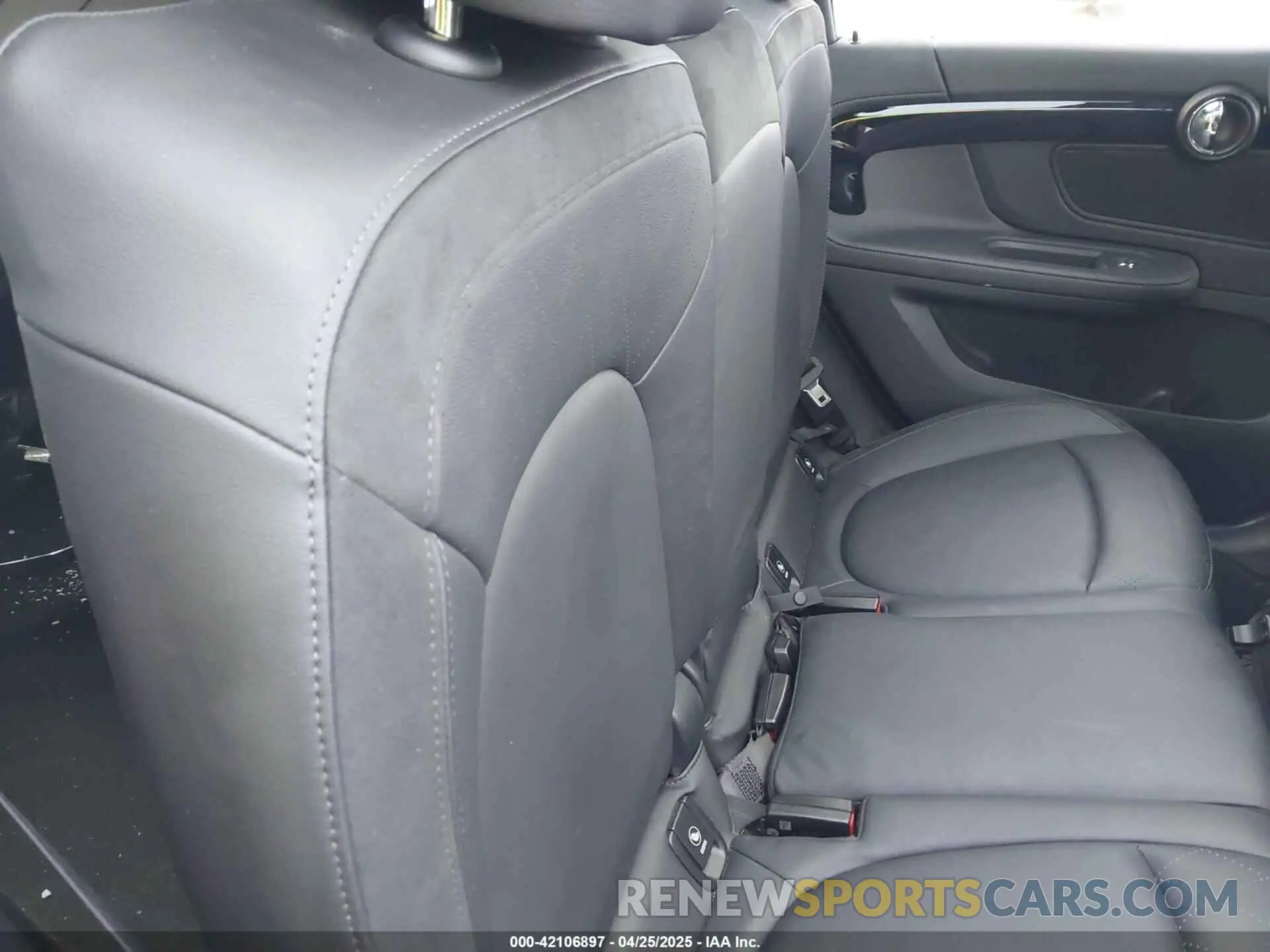 8 Фотография поврежденного автомобиля WMZYX1C00L3L55740 MINI COUNTRYMAN 2020